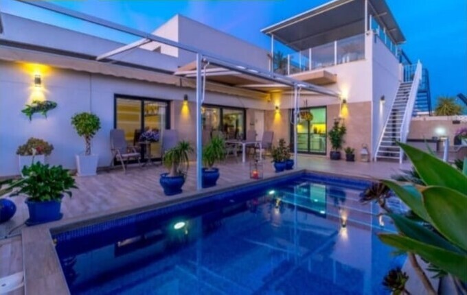 Detached villa on one level - Image 1