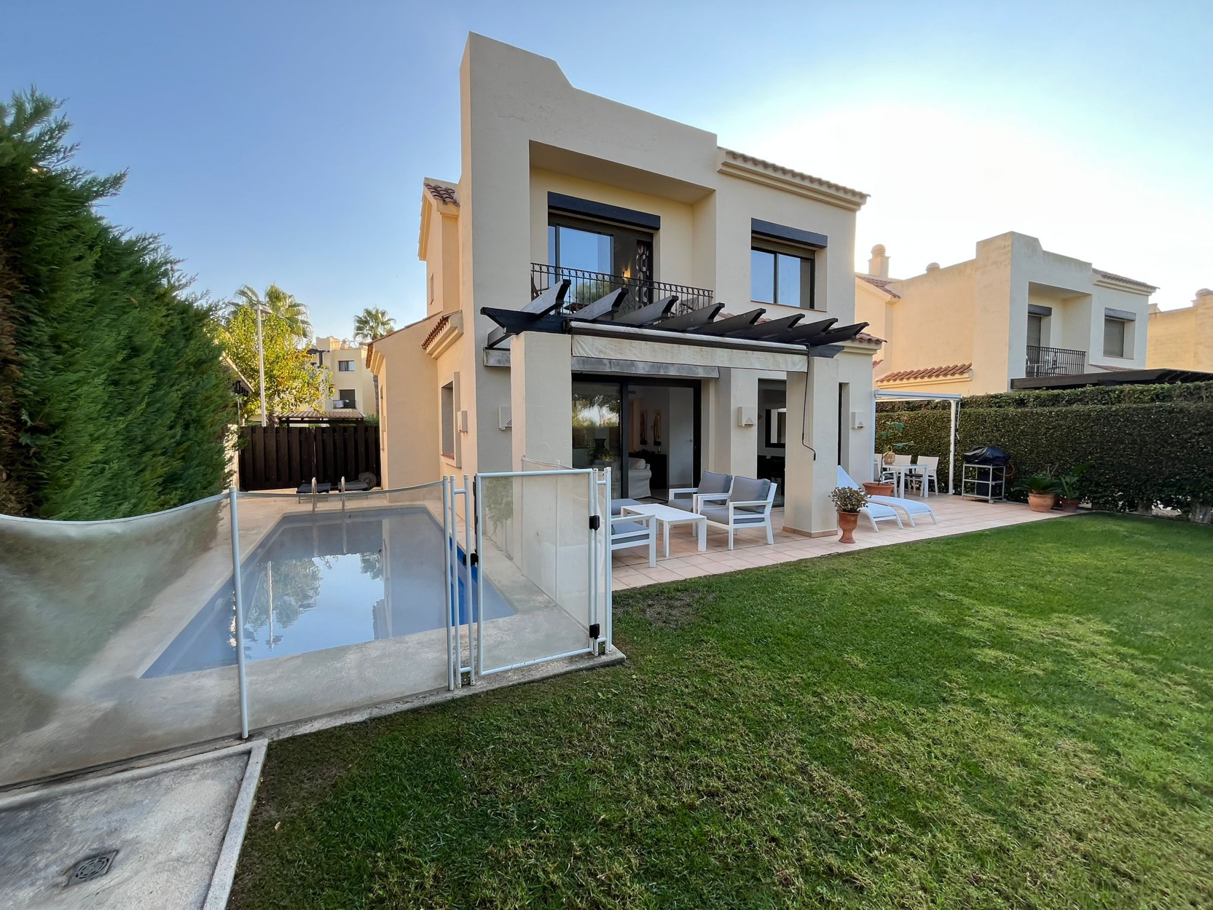 South-Facing Frontline Golf Detached Villa – Roda Golf, Murcia This beautifully presented two-storey - Image 1