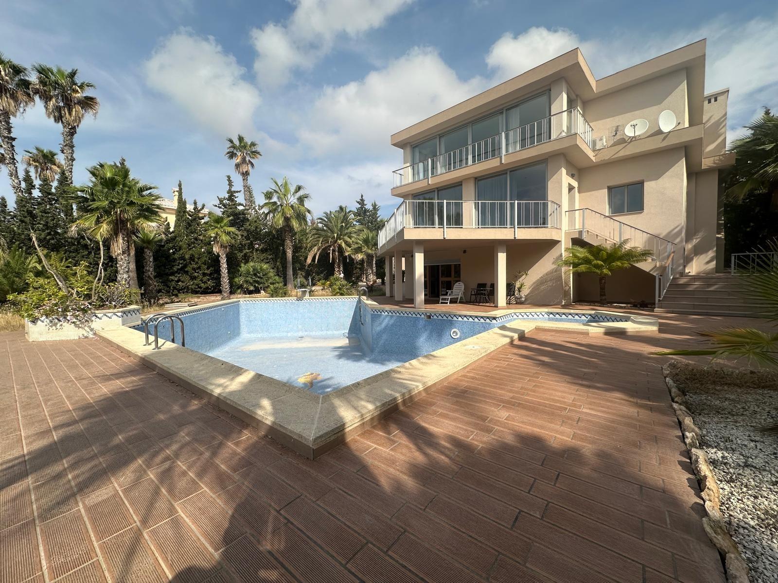 Bedrooms: 4, Bathrooms: 4, Villa in Ciudad Quesada, Alicante, Spain - Image 1