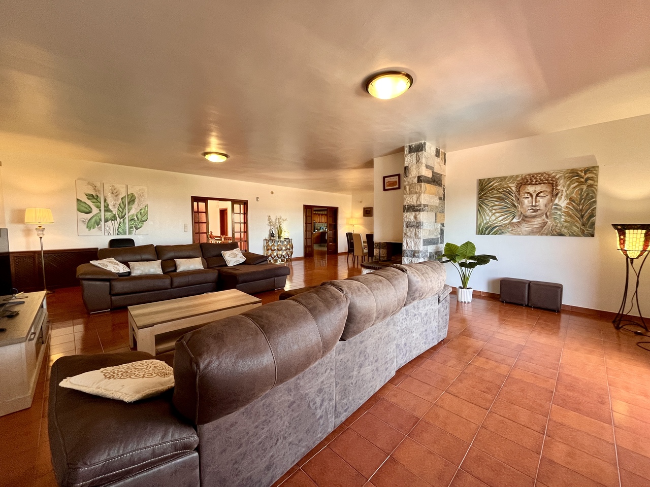 This beautifully designed villa is located in a quiet and private part of La Nucía, just a five-minu