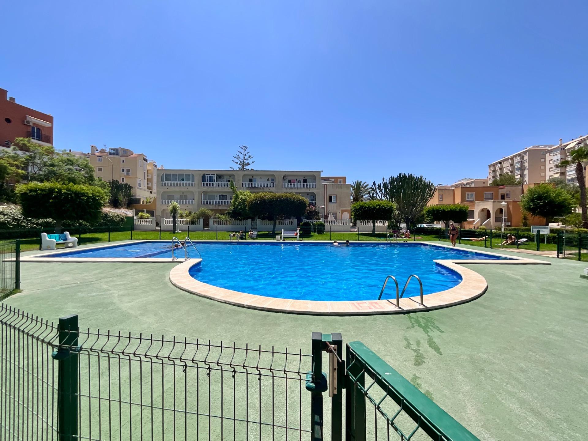 Ground-floor bungalow for sale in Torreblanca, Torrevieja, located in a private residential complex - Image 1