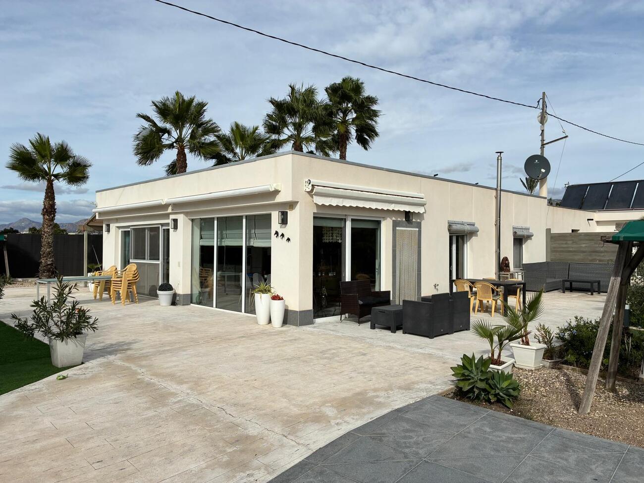 Exklusiv 180 m² Villa i Crevillente – Lyx och Komfort - Image 1