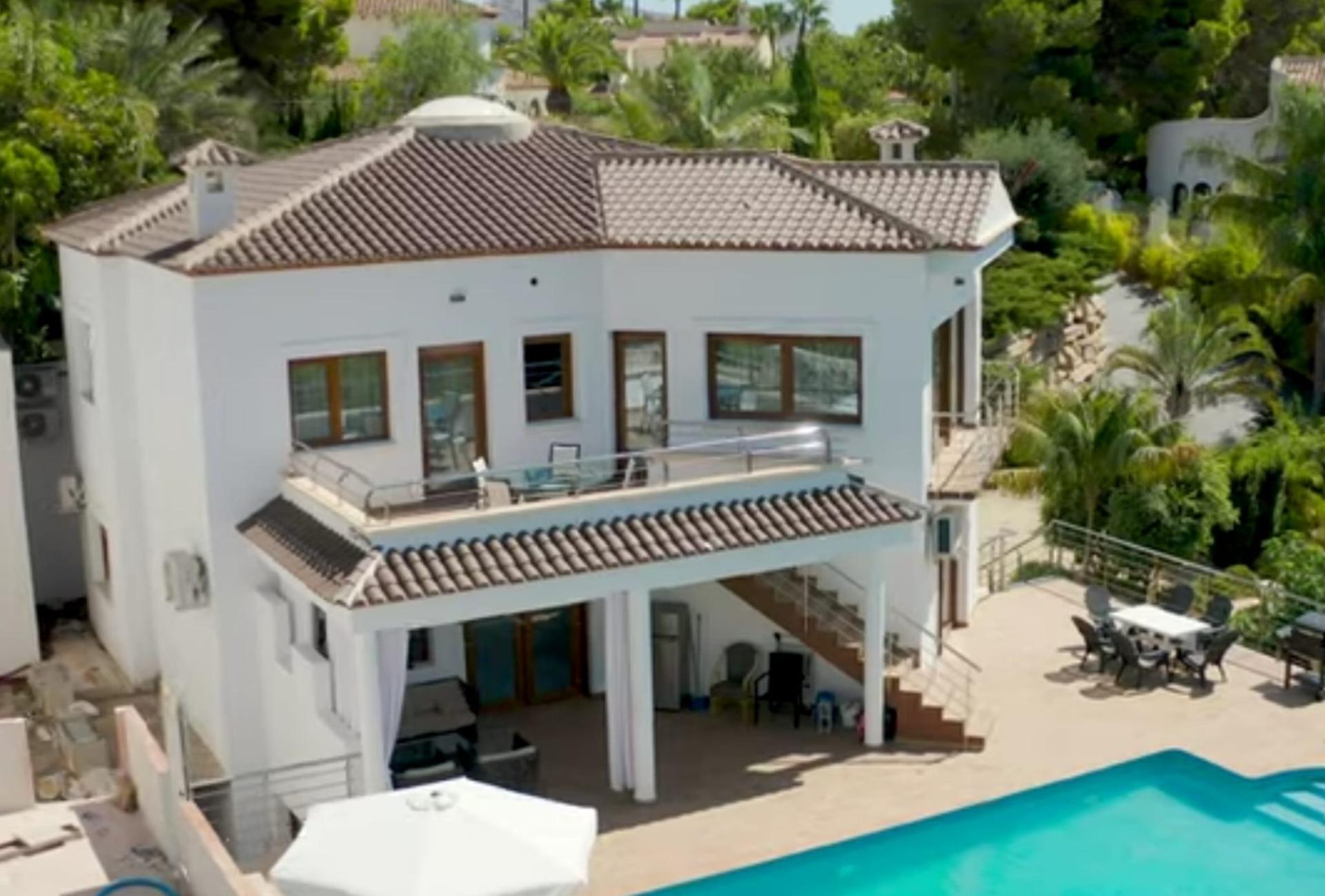Two luxurious villas on the front line of golf, 6 km from the city center of Altea - Image 1