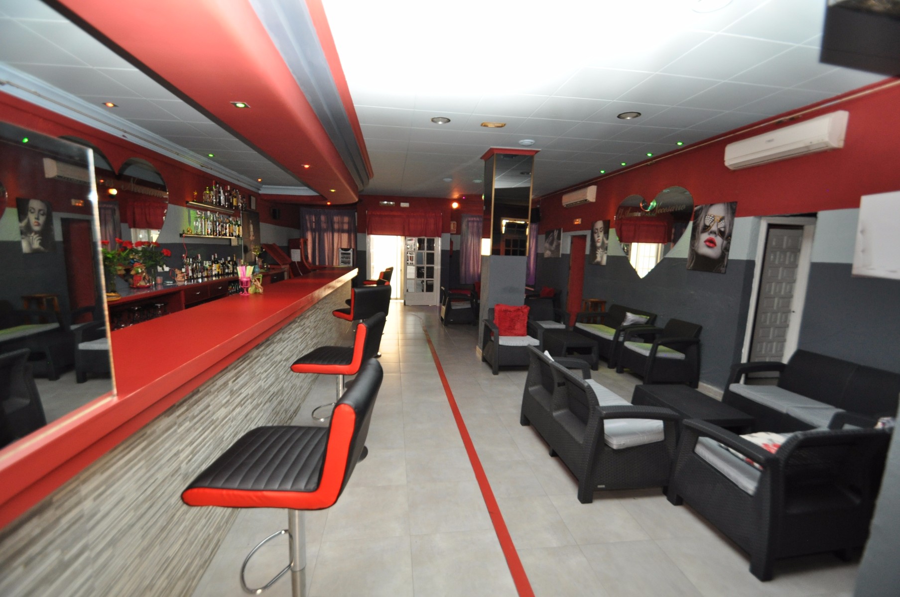 Pub License Excellent investment opportunity, PUB & NIGHT CLUB in the heart of Caple, just at 200 me - Image 1