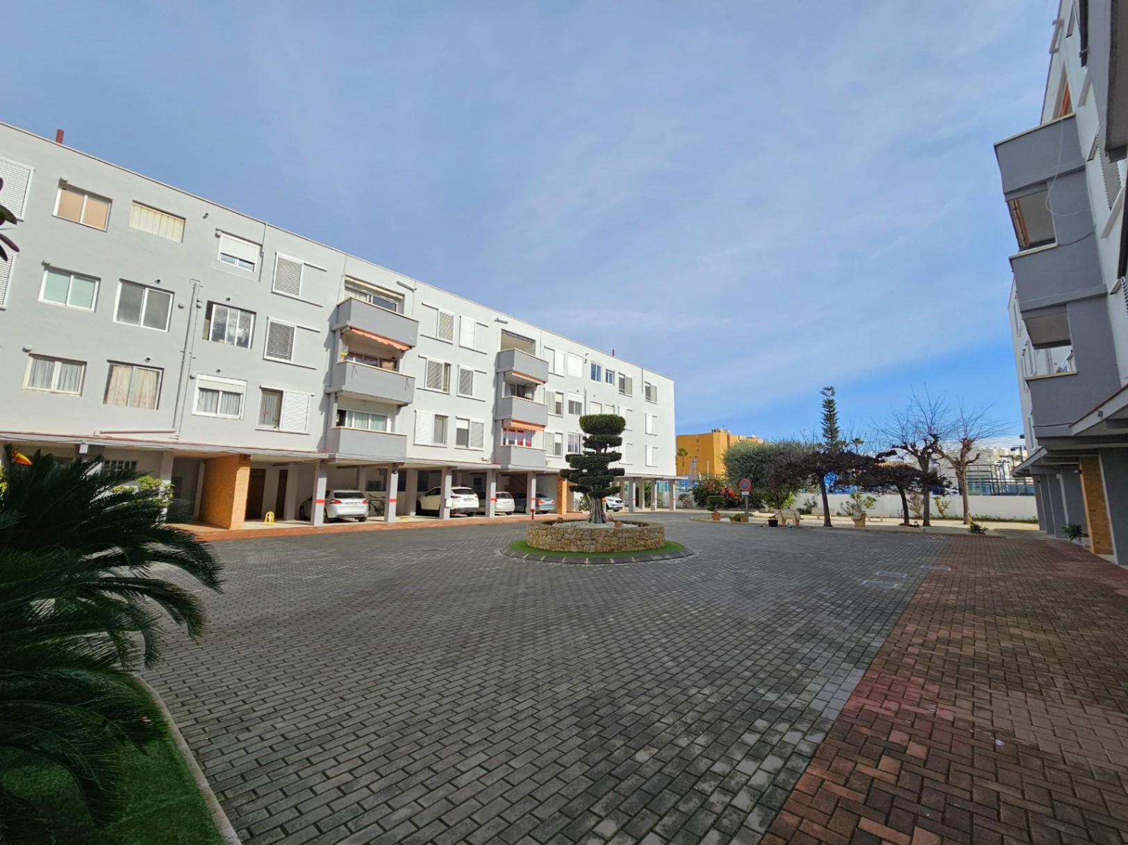 Beautiful flat in the Arenal of Jávea, a few steps from the beach and close to all amenities, this f - Image 1