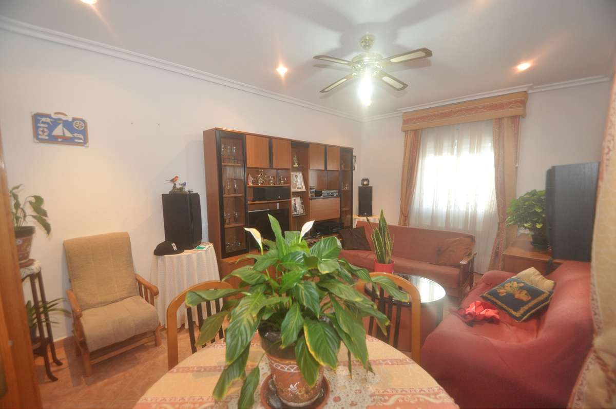 A very large and spacious town house in Pinoso close to all amenities including the medical centre,