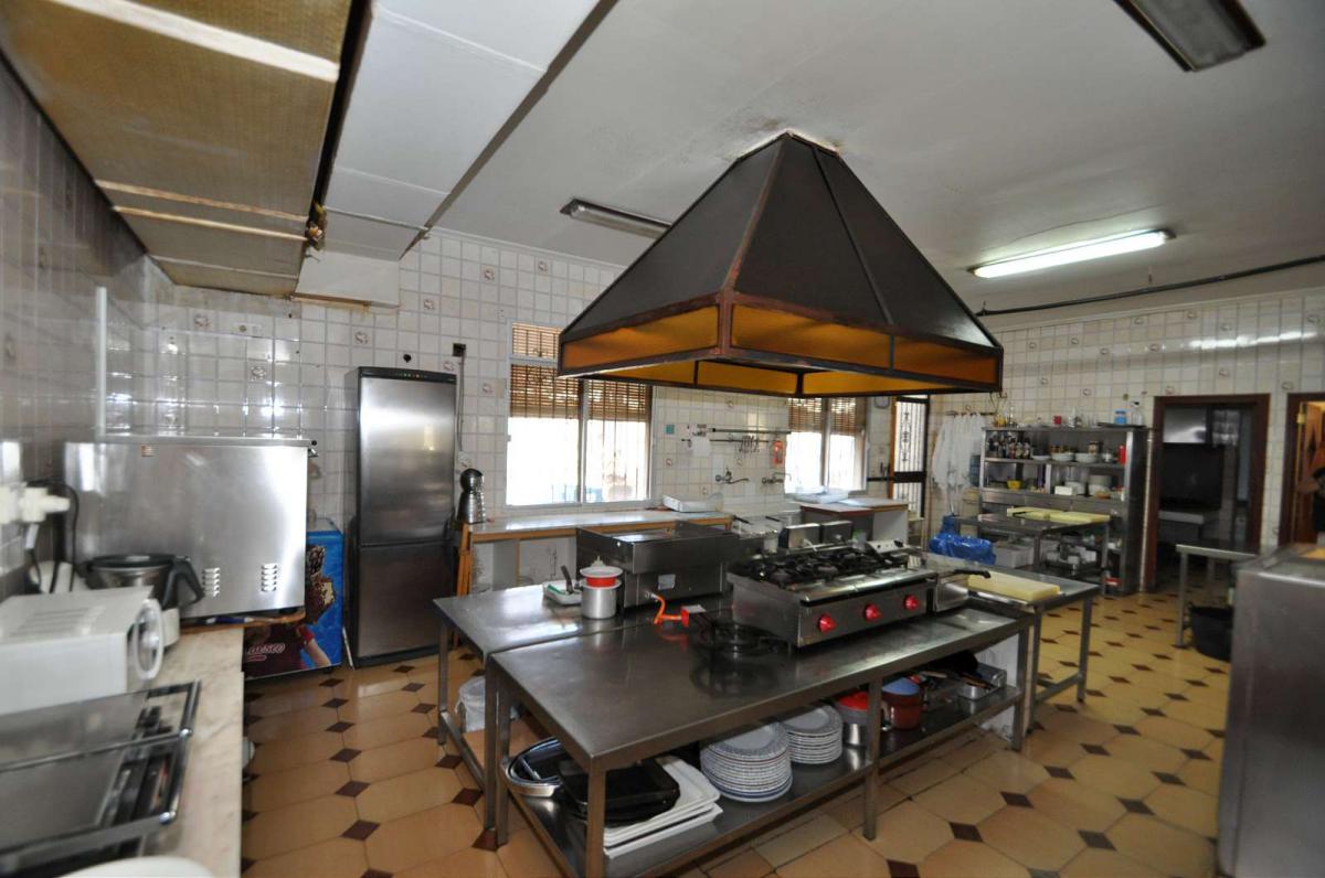 A superb business opportunity to purchase a thriving restaurant and bar in a quaint Spanish village