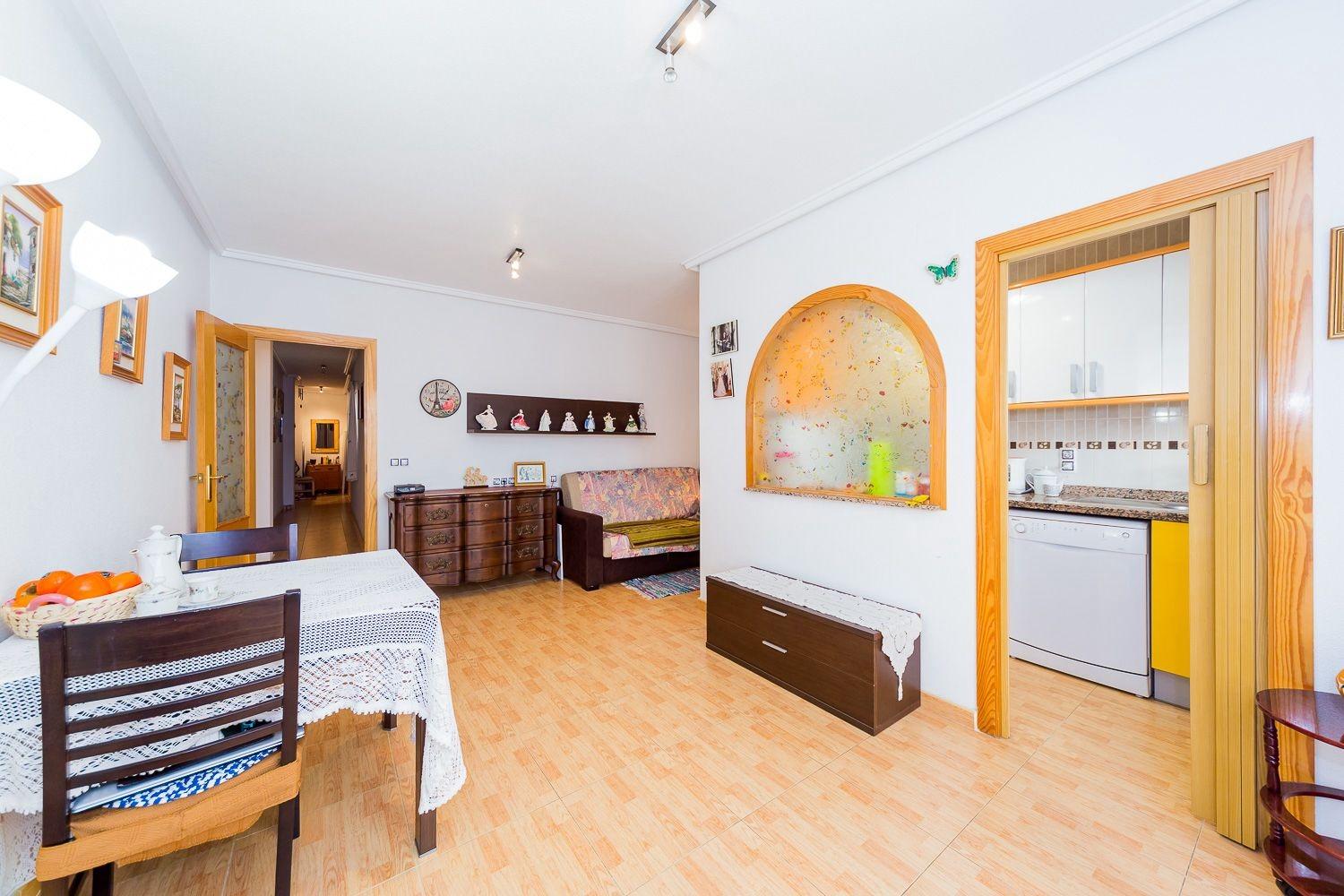 Apartment for sale: spacious living room with balcony and open-plan kitchen, two separate bedrooms w - Image 1